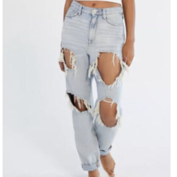 BDG Jeans 26 Light Wash Distressed Mom High Rise Ripped Urban Outfitters - Picture 1 of 12